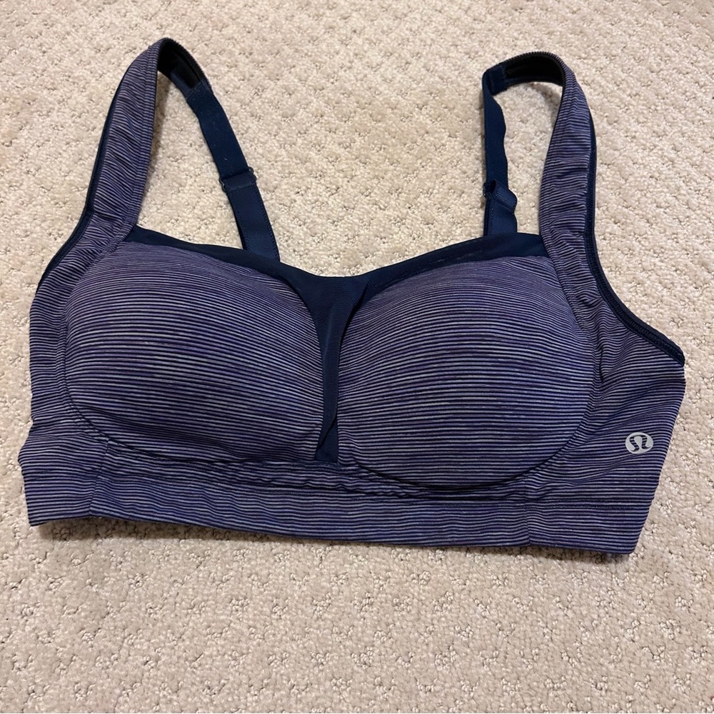 Lululemon Ta Ta Tamer II Bra in Navy/White.
Size 34DD